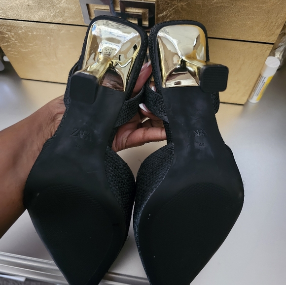 NWT ZARA RAFFIA HIGH HEEL SLINGBACKS BLACK / GOLD SIZE:9 OR SIZE: 40 - Picture 2 of 5